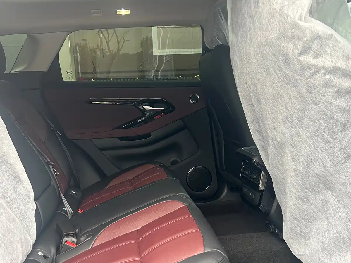 Land Rover Range Rover Evoque 2026 Range Rover Evoque L SE фото 10
