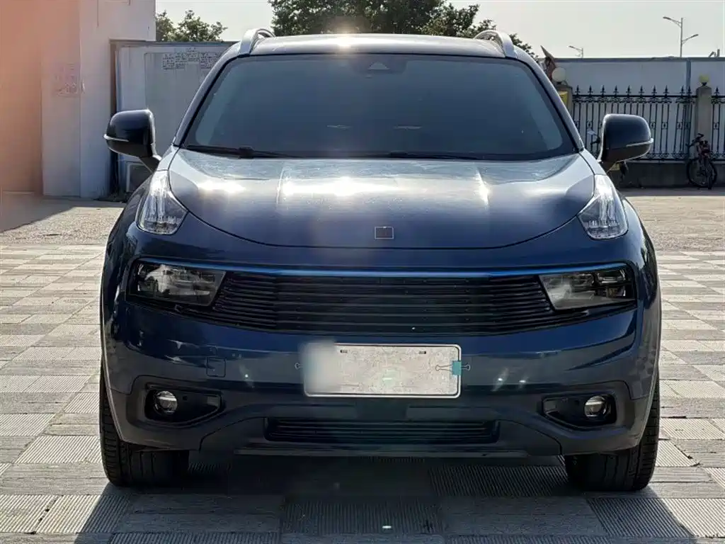 Lynk & Co 01 2017 2.0T 2WD Pro Shine Edition фото 8