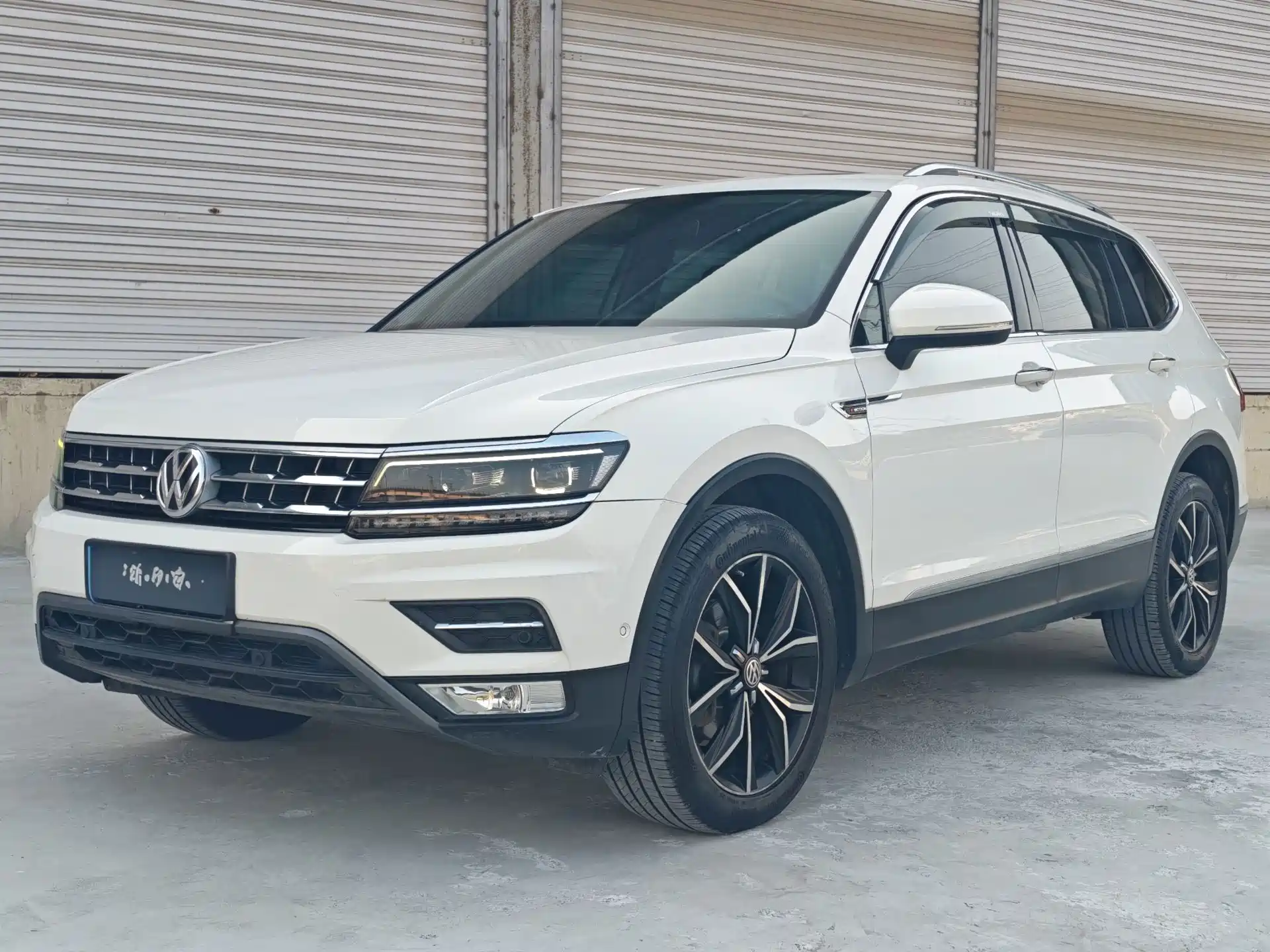 Photo 1 - Volkswagen Tiguan L