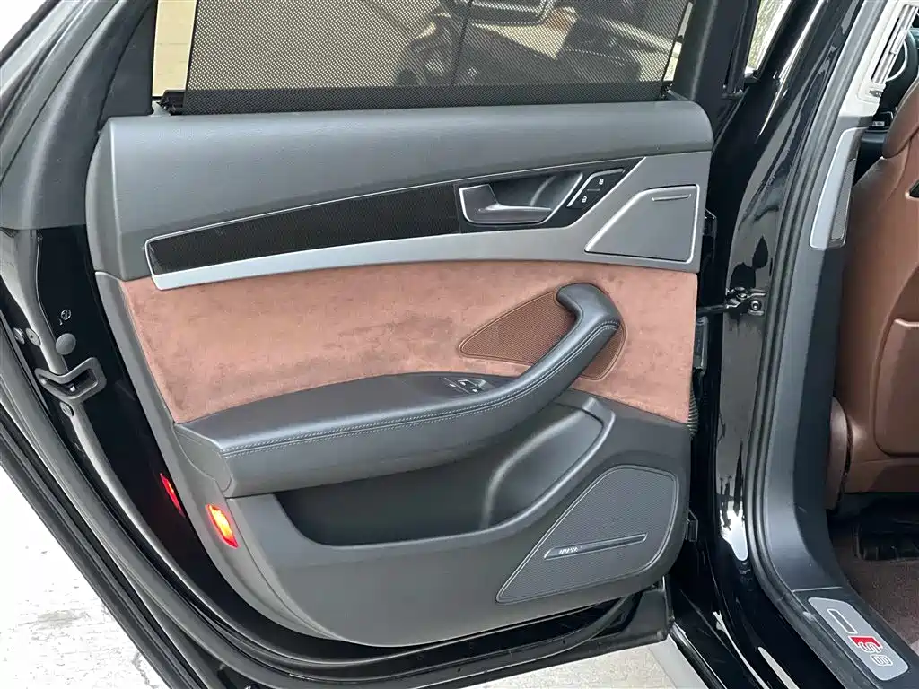 Audi S8 2013 S8 4.0TFSI quattro фото 16