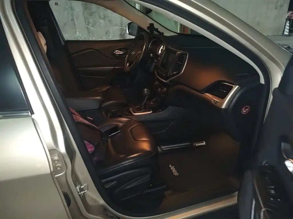 Jeep Cherokee (Import) 2015 2014 2.4L Luxury
