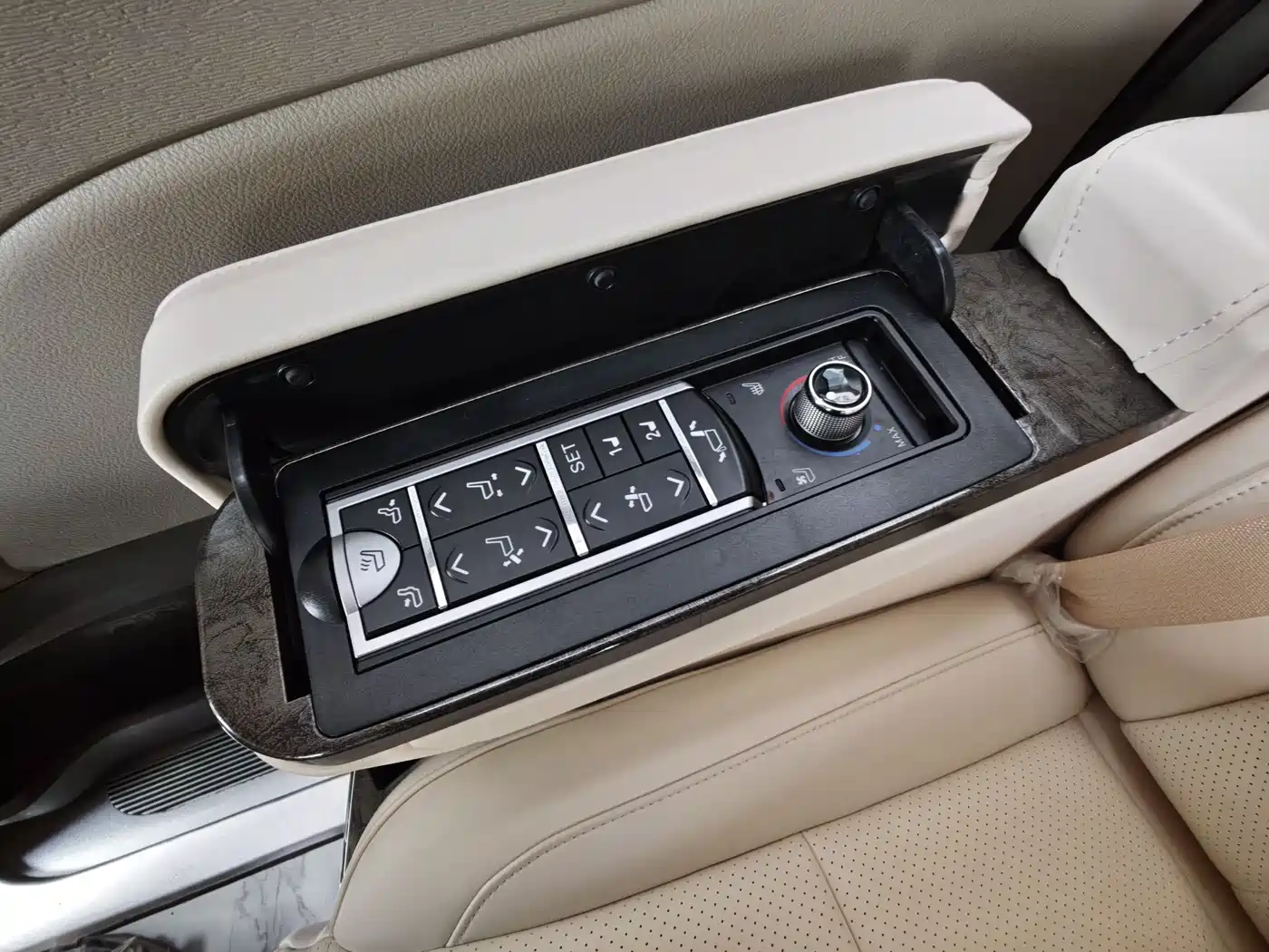 Toyota Sienna 2013 3.5L 4WD Automatic фото 27