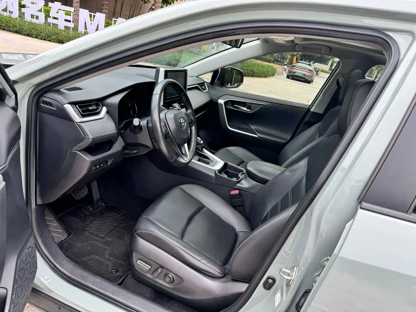 Toyota RAV4 Rongfang 2020 2.0L CVT 2WD Fashion PLUS фото 8