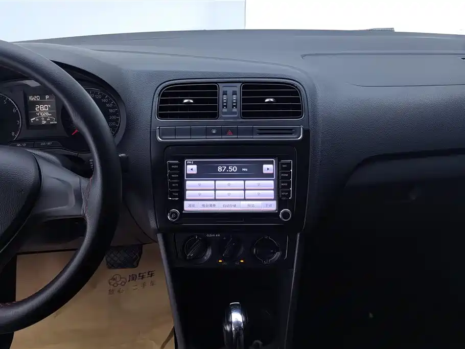 Volkswagen Polo 2016 1.4L Automatic Trend фото 13