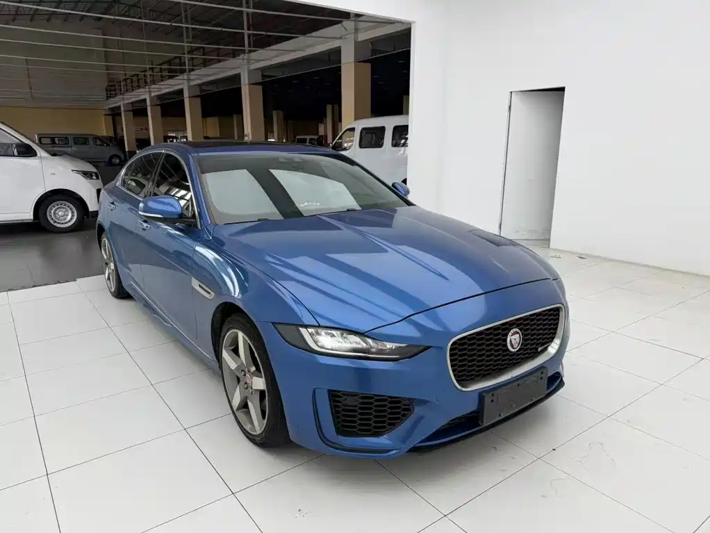 Photo 3 - Jaguar XEL