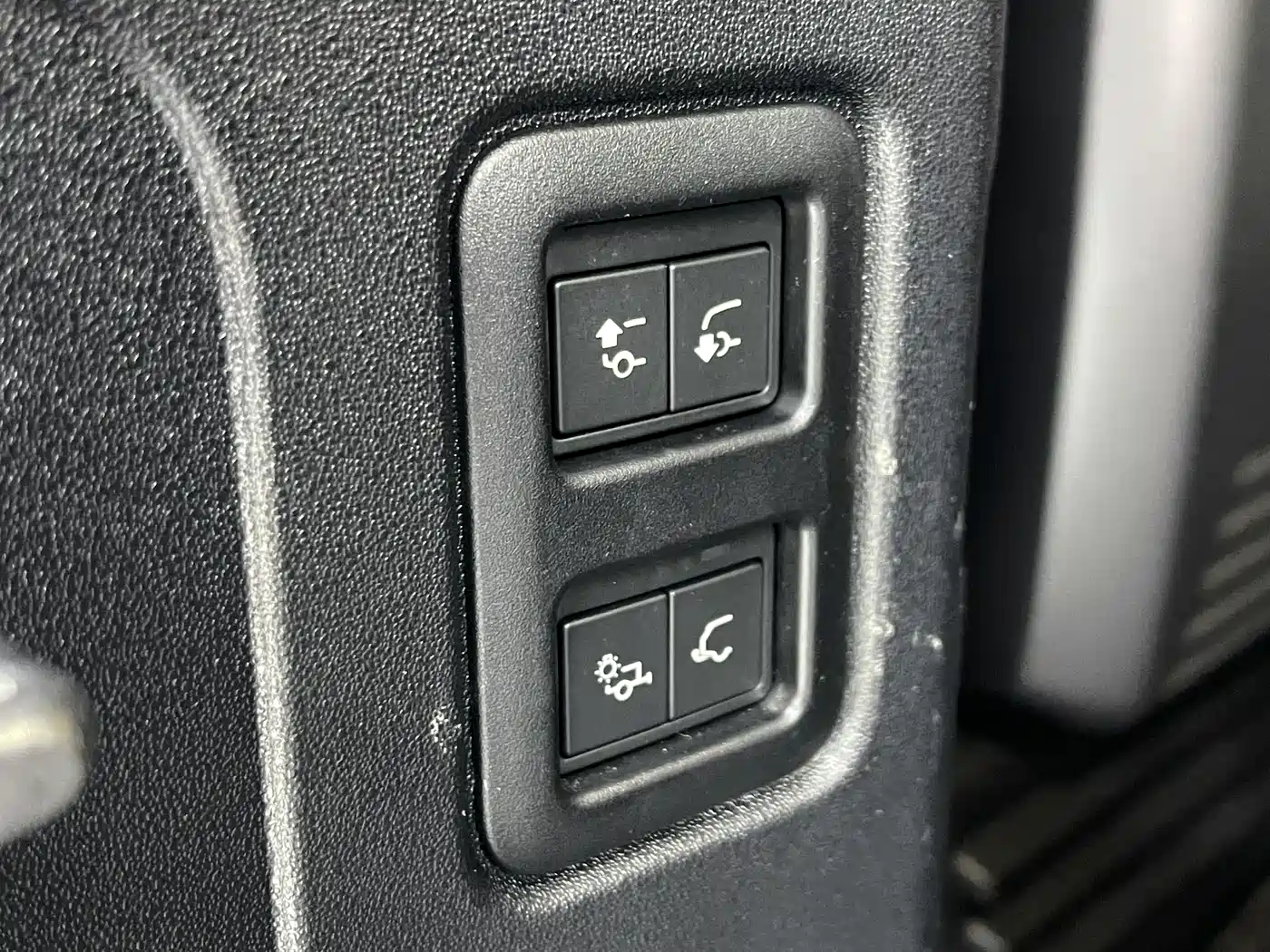 Land Rover Defender 2024 110 3.0T P400 Dark Special Edition фото 25