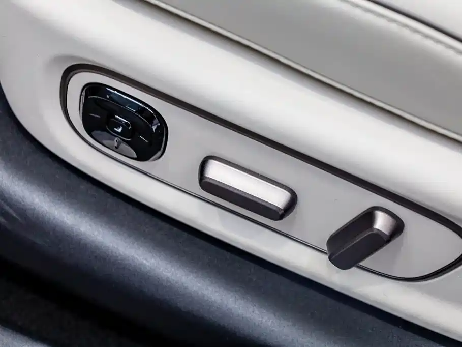 Li Auto Li i8 2025 2025 Standard Edition