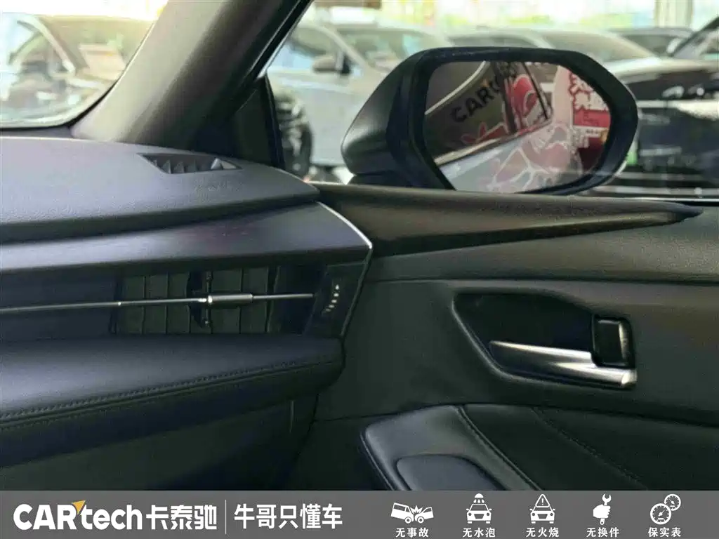 Toyota Avalon 2022 2.0L XLE Premium фото 21