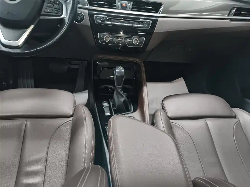 BMW X1 2018 xDrive20Li Premium Model фото 14
