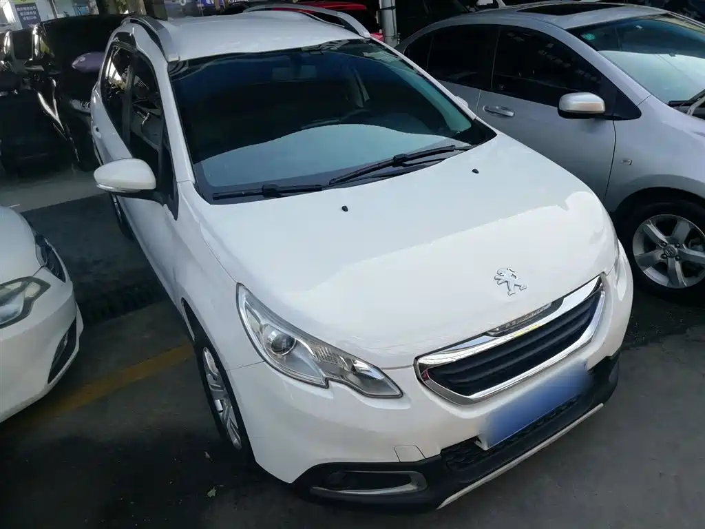 Peugeot 2008 2014 1.6L Automatic Trend Edition фото 4