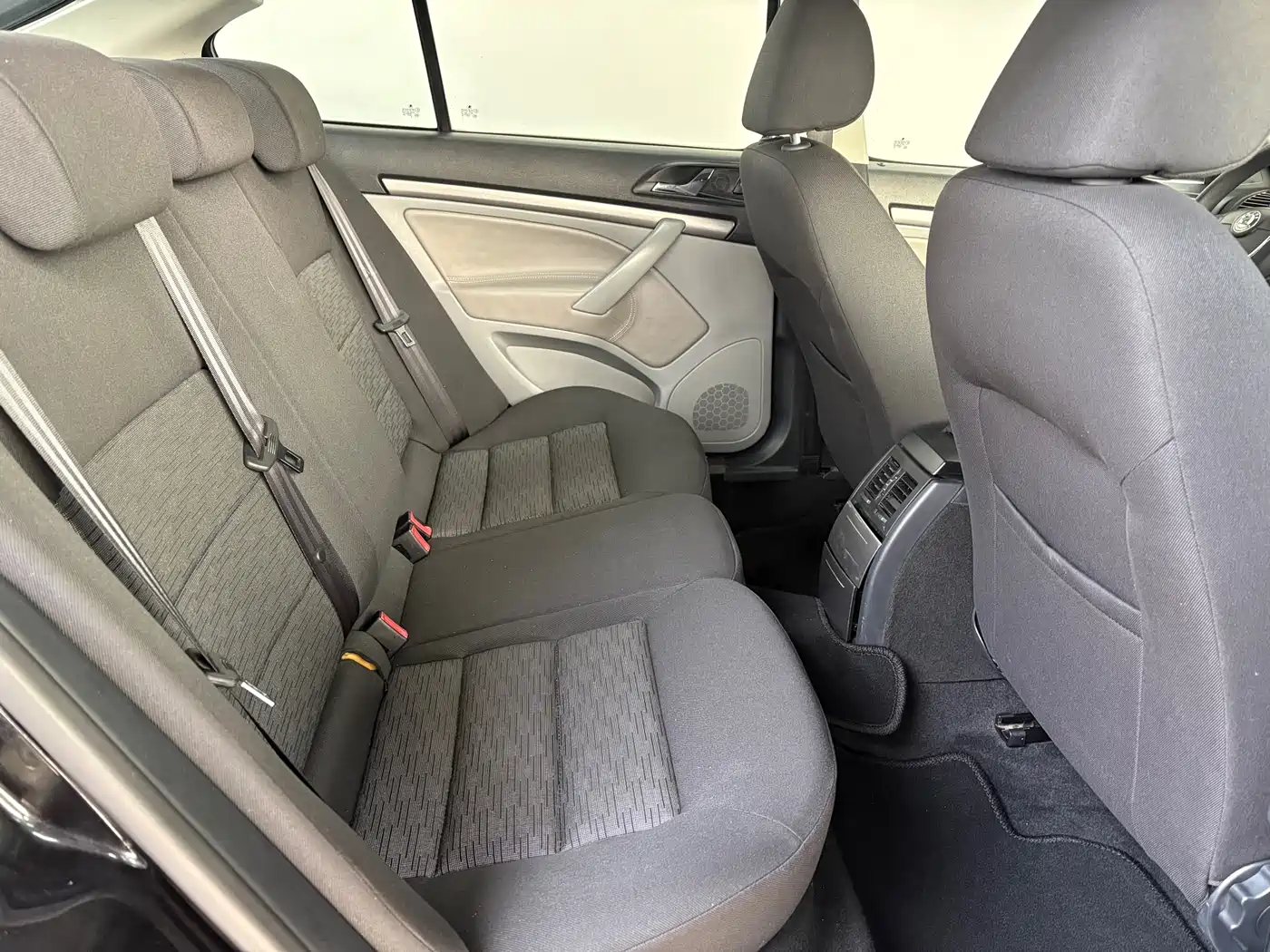 Škoda Octavia 2010 1.6L Auto Comfort фото 12