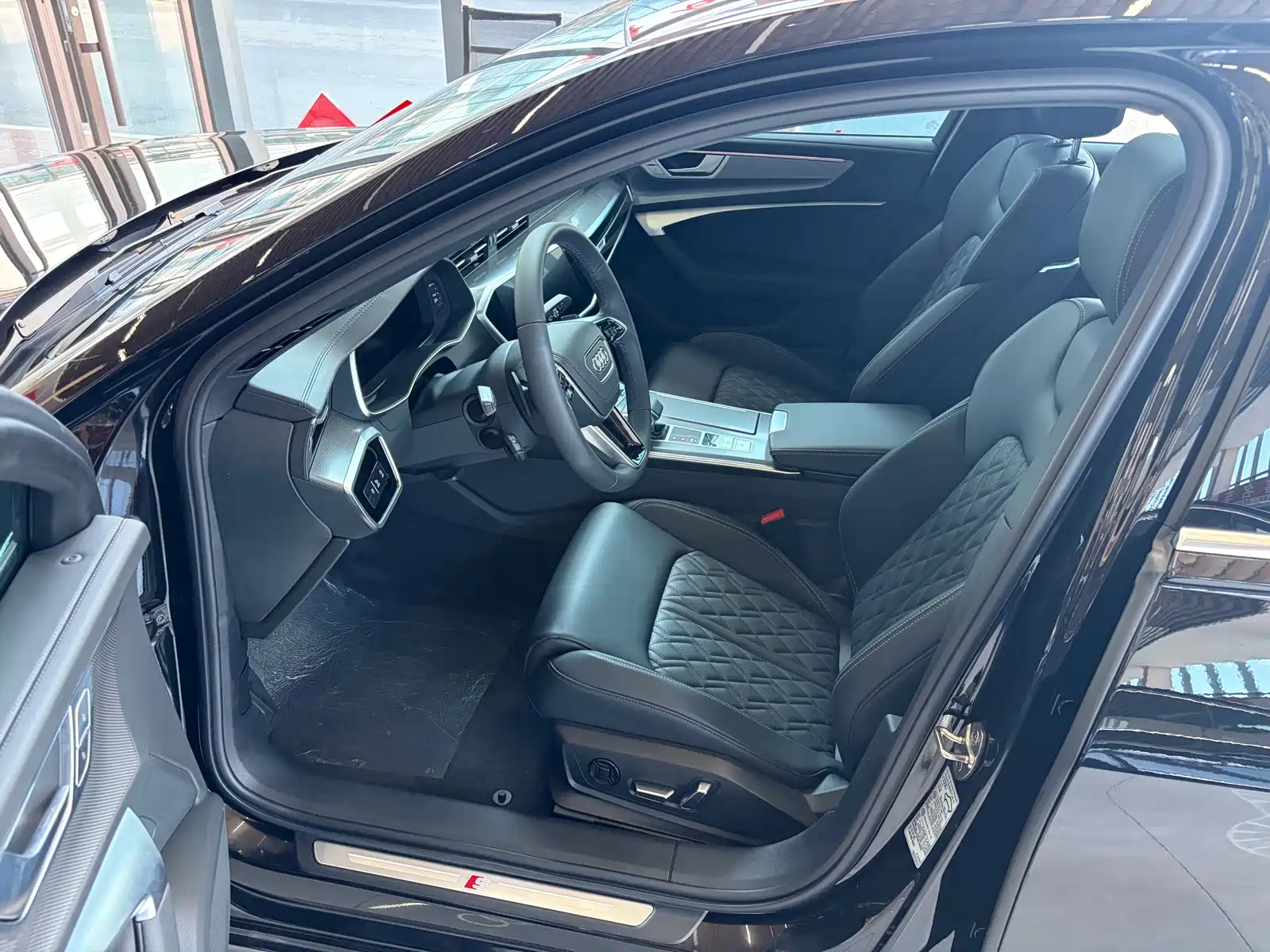 Фото 4 - Audi A6L