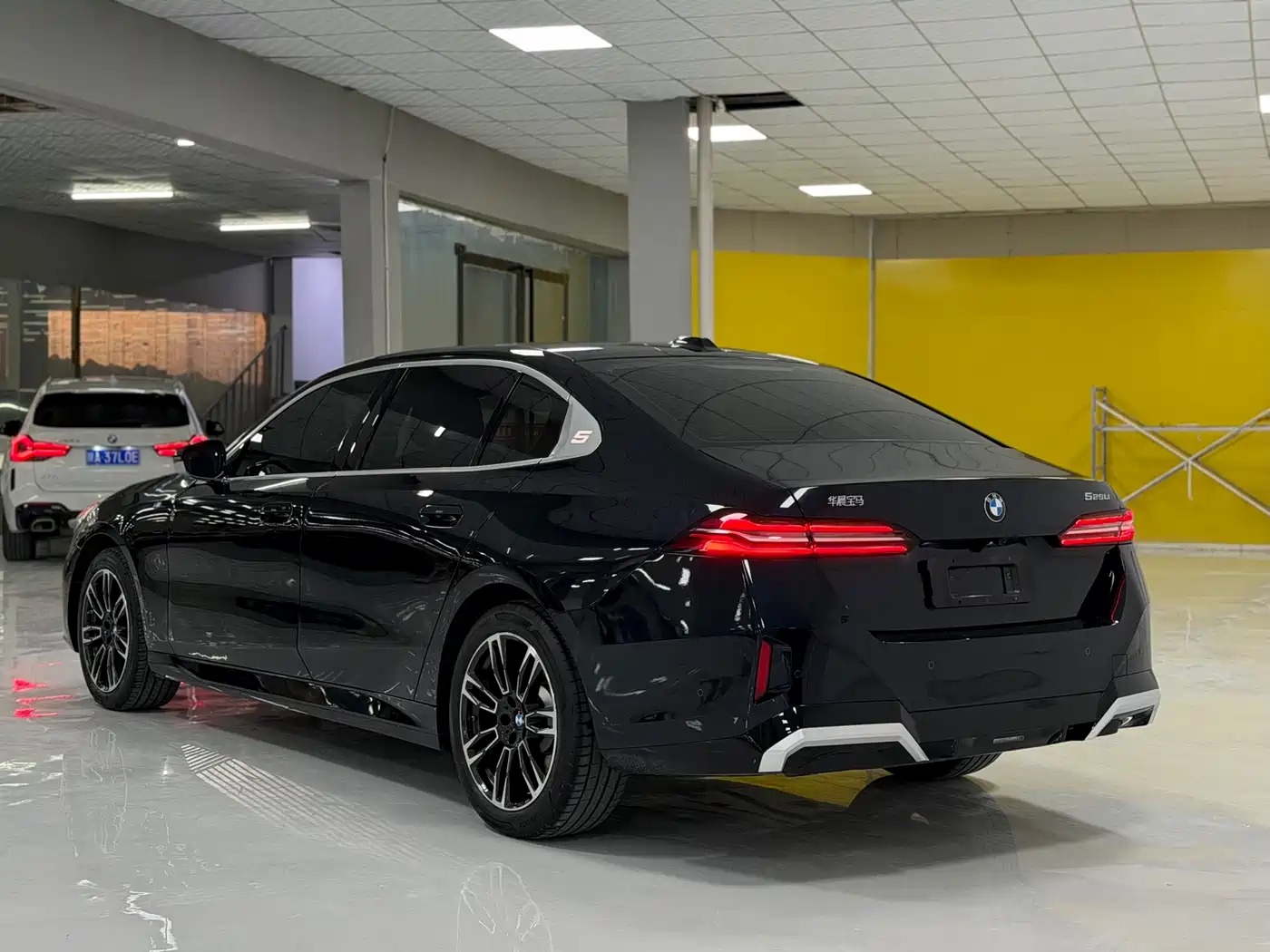 BMW 5 Series 2024 525Li M Sport Package фото 7