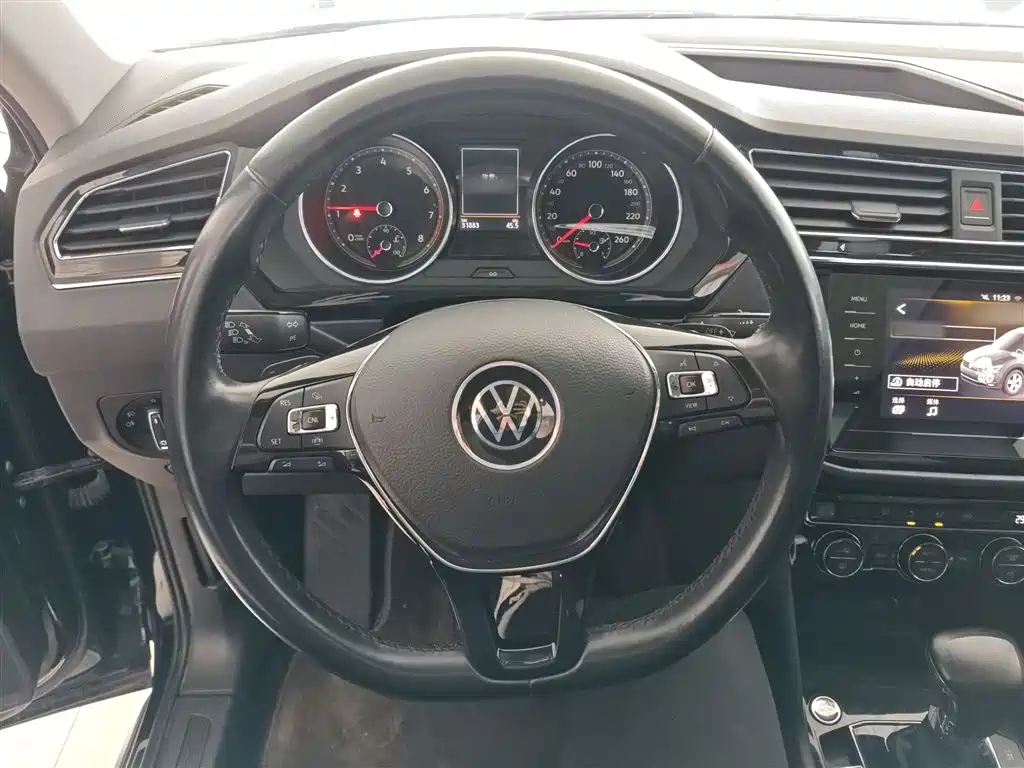 Volkswagen Tiguan L 2021 330TSI Automatic 2WD Smart фото 11
