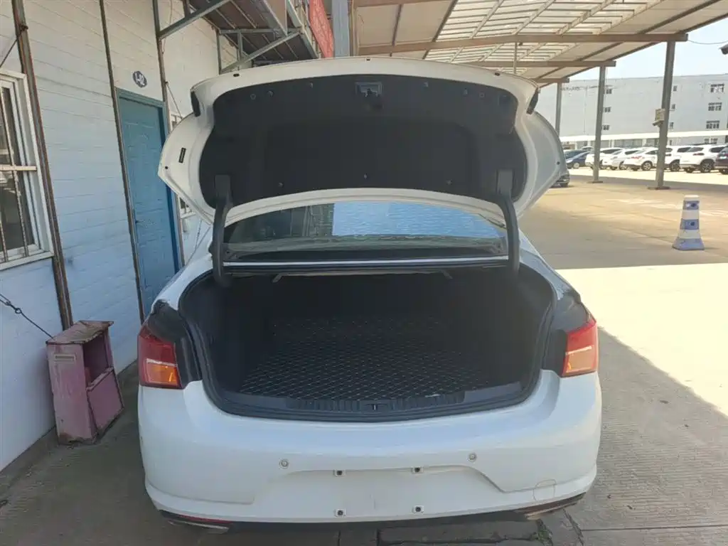 Buick Verano 2017 Sedan 20T DCT Leading фото 19
