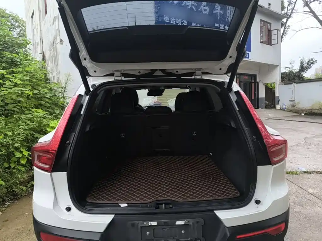 Volvo XC40 2022 2022 Model T4 AWD Smart Drive Fashion Edition