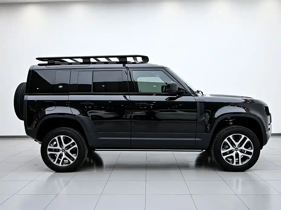 Land Rover Defender 2024 110 3.0T P400 Dark Special Edition фото 6