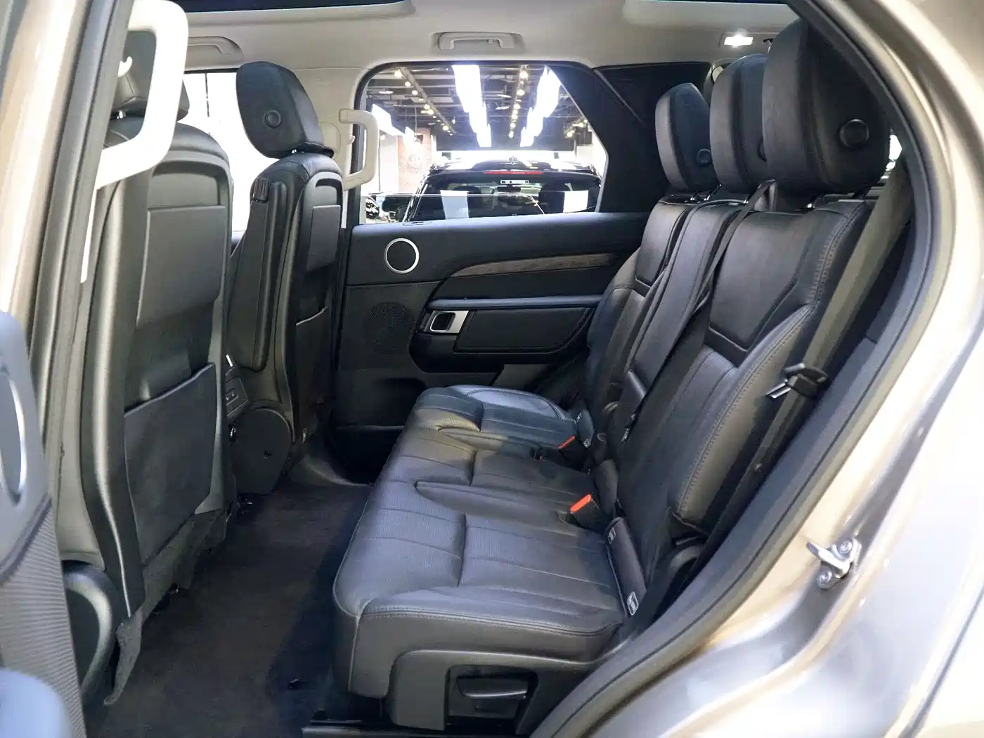 Land Rover Discovery 2017 3.0 SC V6 HSE фото 3