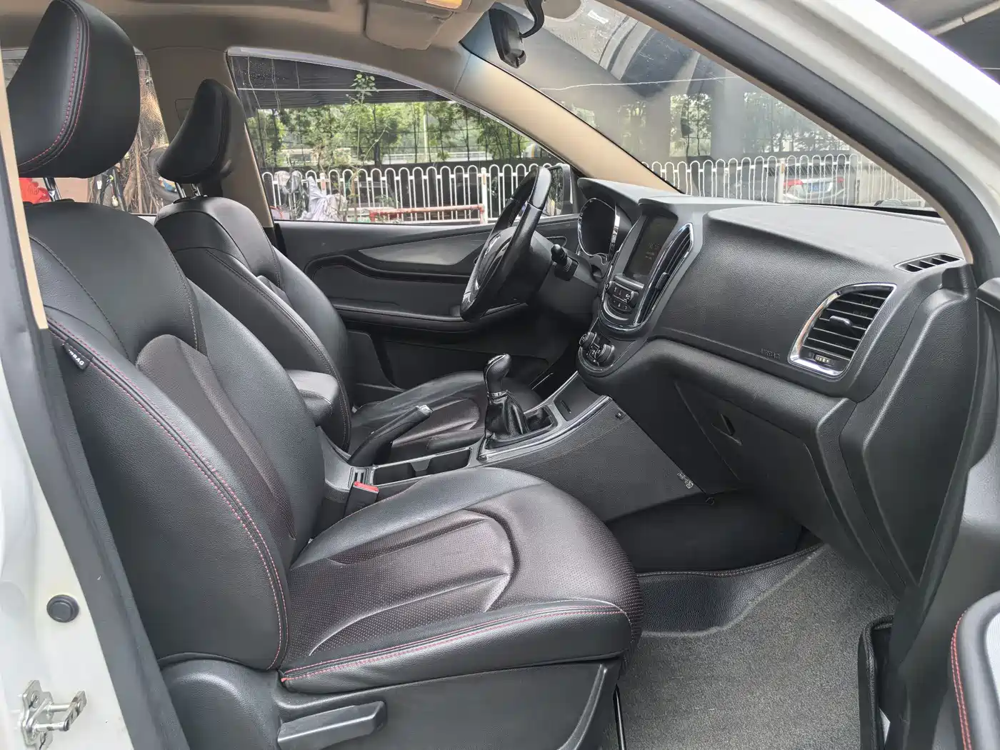 Baojun 560 2015 2015 1.8L Manual Luxury