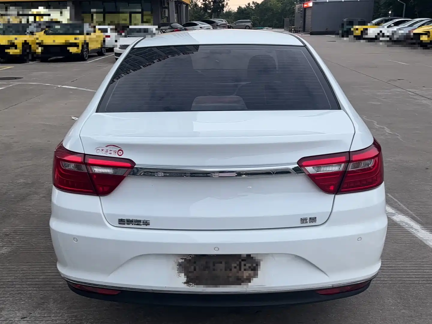 Фото 4 - Geely Vision