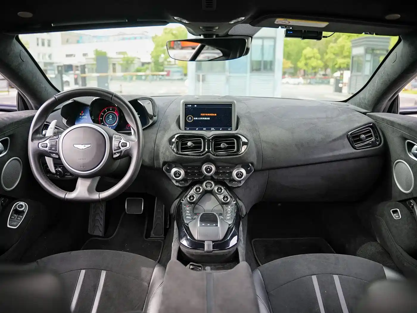 Aston Martin V8 Vantage 2020 4.0T V8 Coupe фото 17