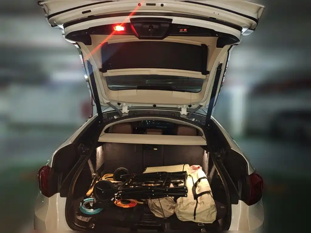 BMW 5 Series GT 2014 528i Leading фото 10