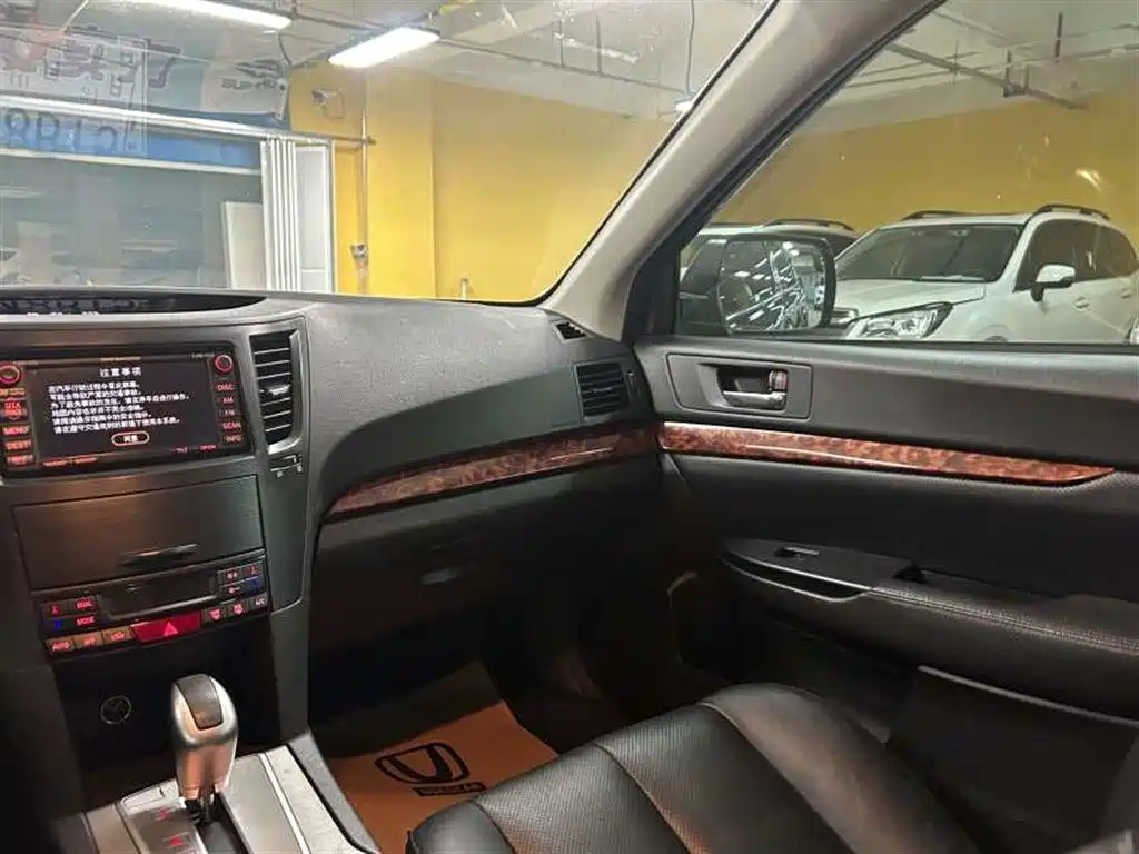 Subaru Outback 2010 3.6R Luxury Navigation фото 16