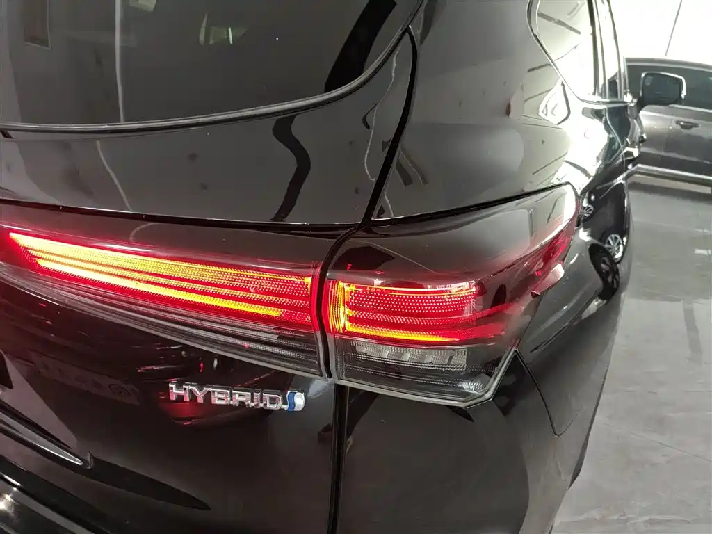 Toyota Crown Kluger 2023 2.5L HEV AWD Premium Edition фото 8