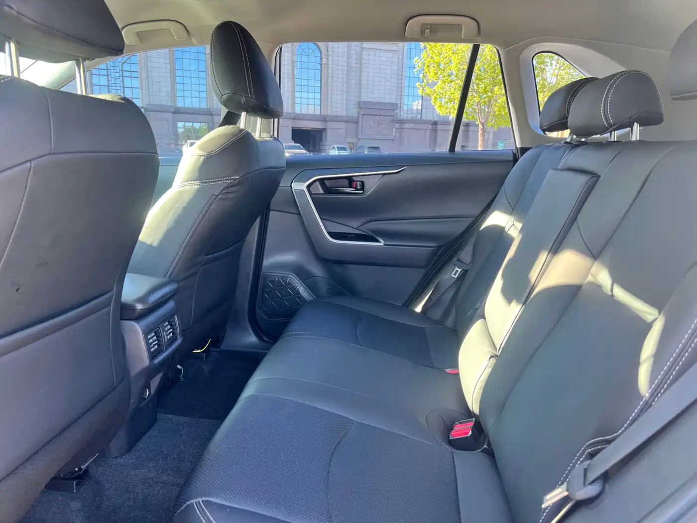 Toyota RAV4 Rongfang 2023 2.0L CVT 2WD Urban Edition фото 5
