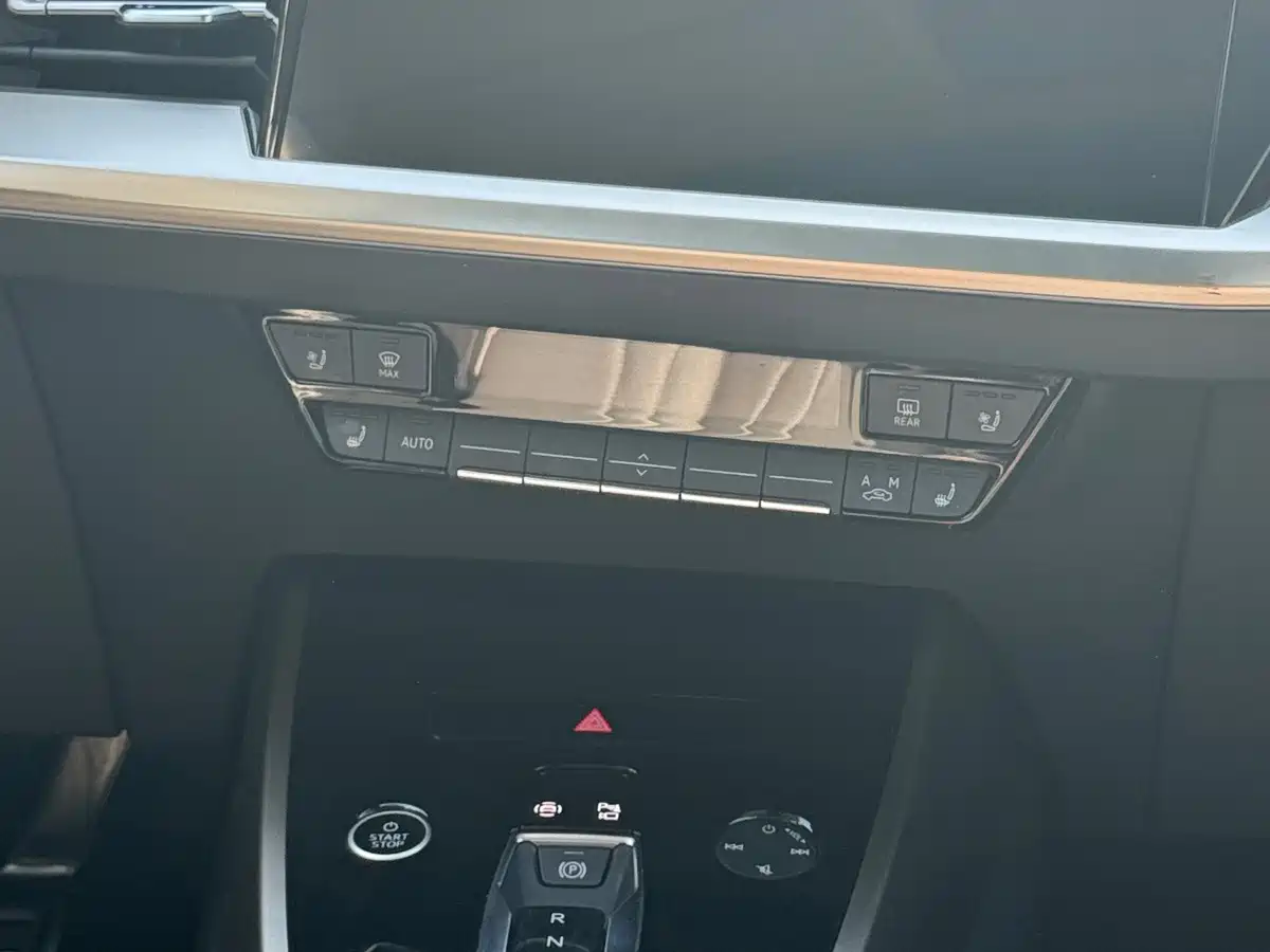 Фото 24 - Audi Q5 e-tron