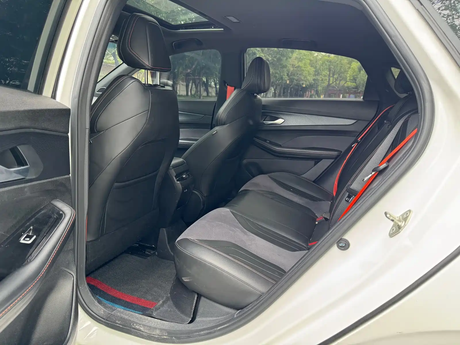 Фото 5 - Geely Binrui