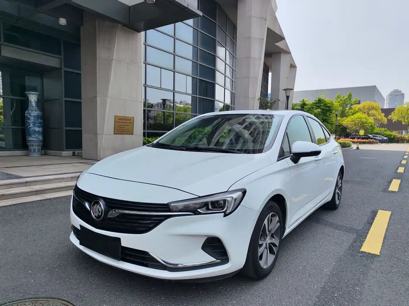 Buick Verano 2020 20T CVT Leading