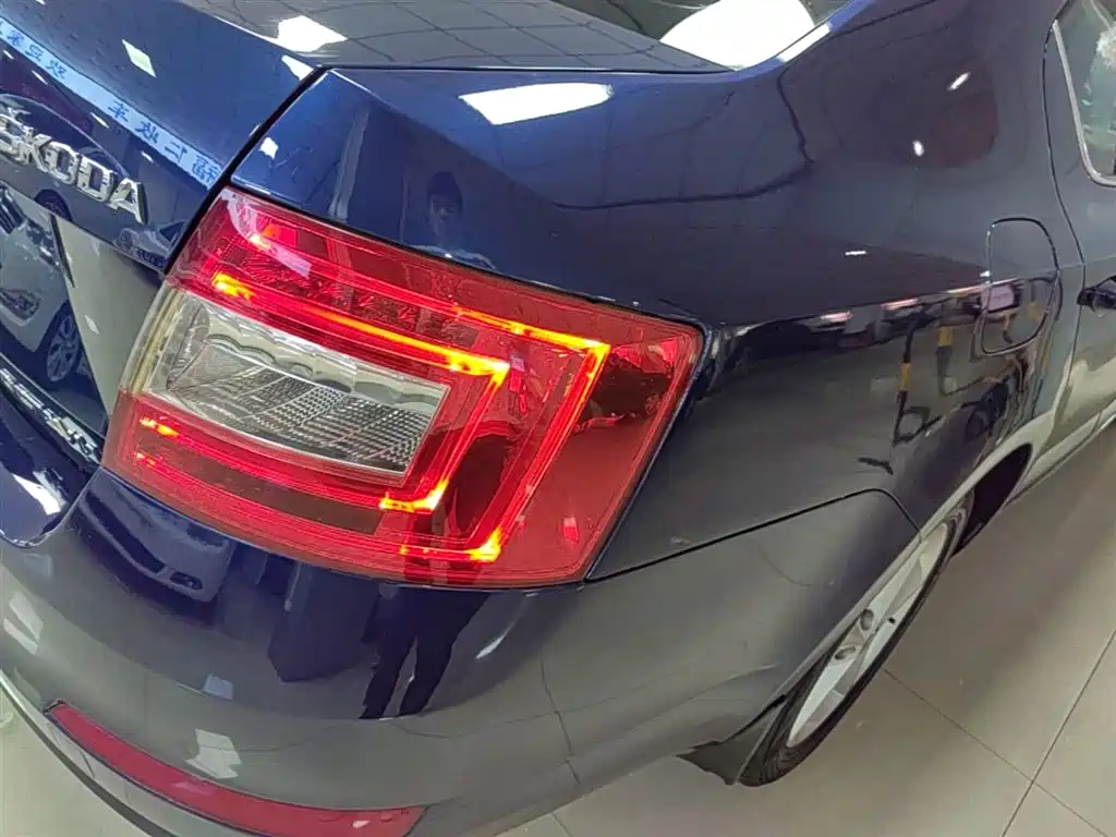 Škoda Octavia 2015 1.6L Automatic逸杰版 фото 8