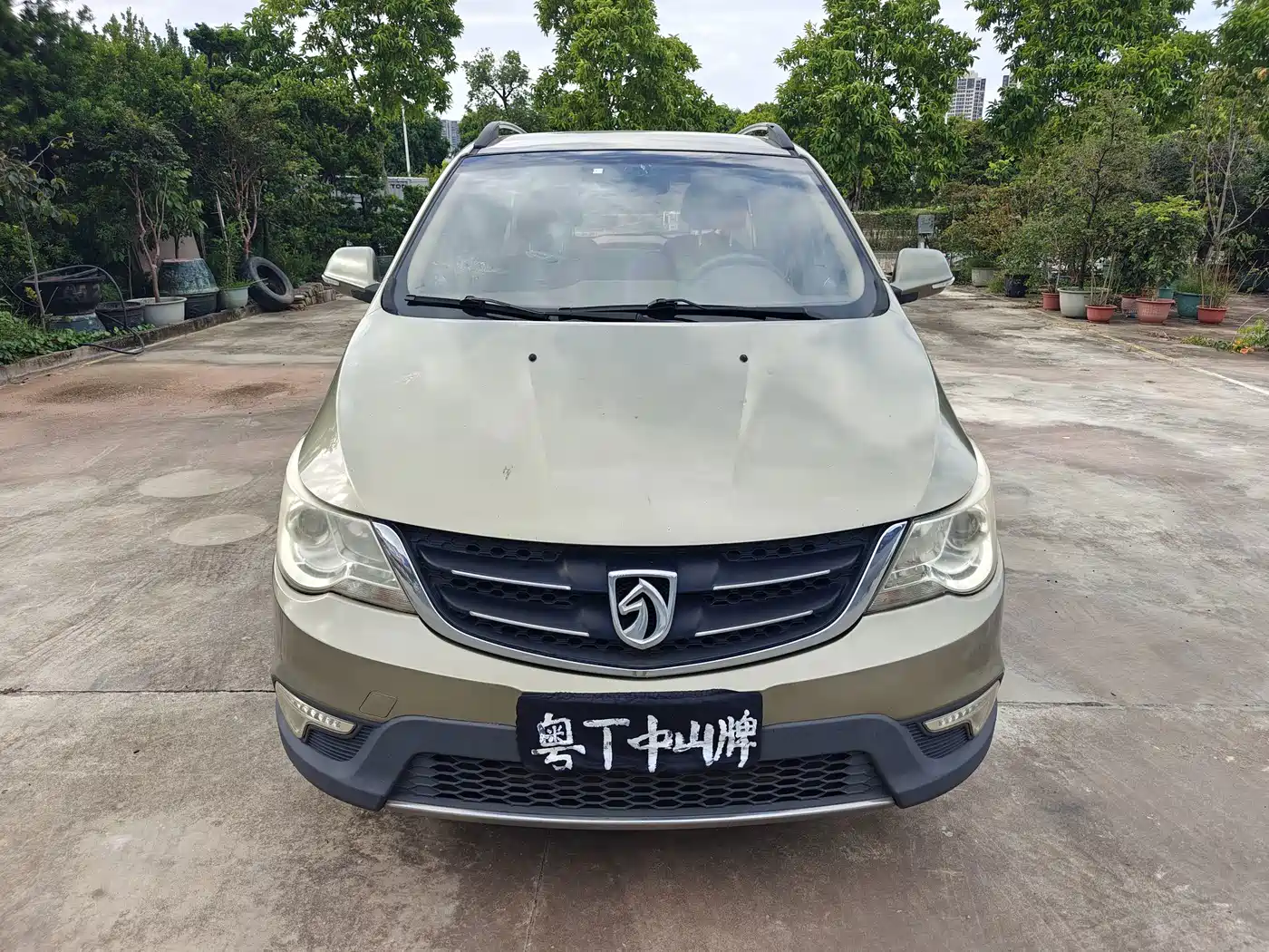 Photo 2 - Baojun 730