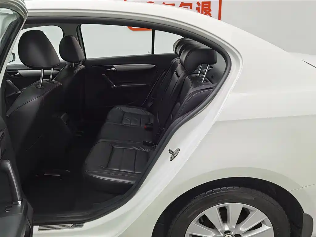 Volkswagen Lavida 2013 Facelift Classic 1.6L Manual Comfort фото 15