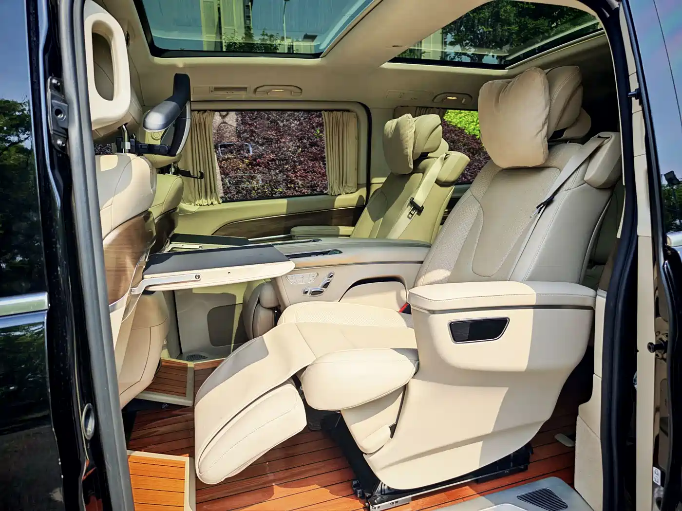 Mercedes-Benz V-Class 2022 V 260 L Long Wheelbase Luxury Edition фото 7