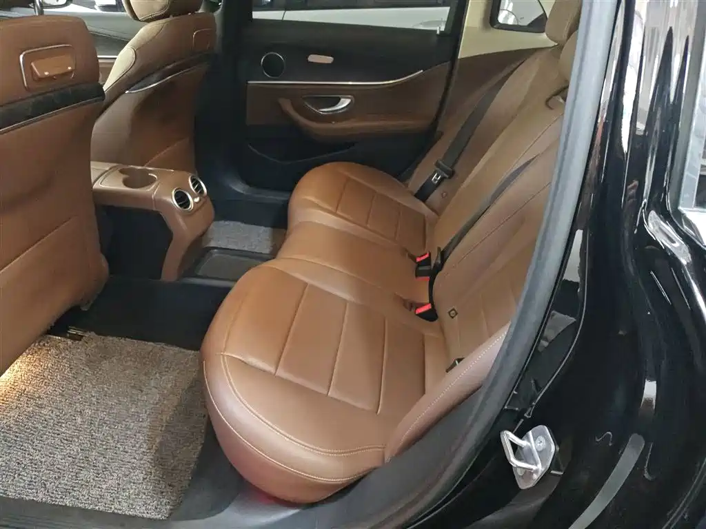 Mercedes-Benz E-Class 2020 E 300 L Sport Fashion Model фото 14