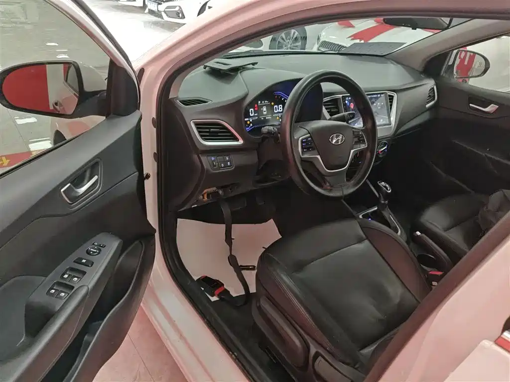 Hyundai Verna 2020 1.4L CVT GLS Cool Edition фото 16