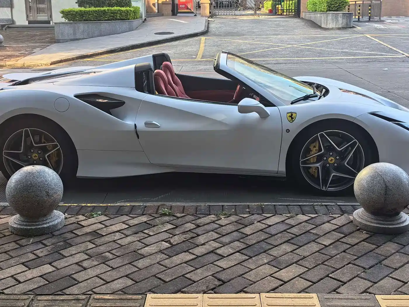 Ferrari F8 2021 2020 Spider 3.9T V8