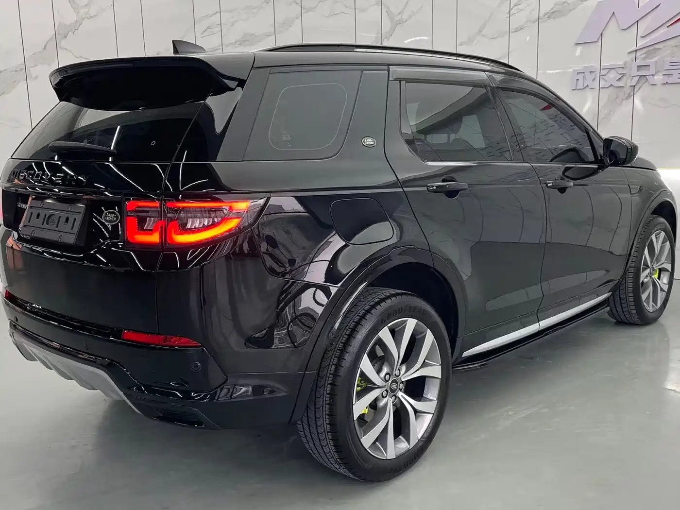 LAND ROVER DISCOVER SPORTS