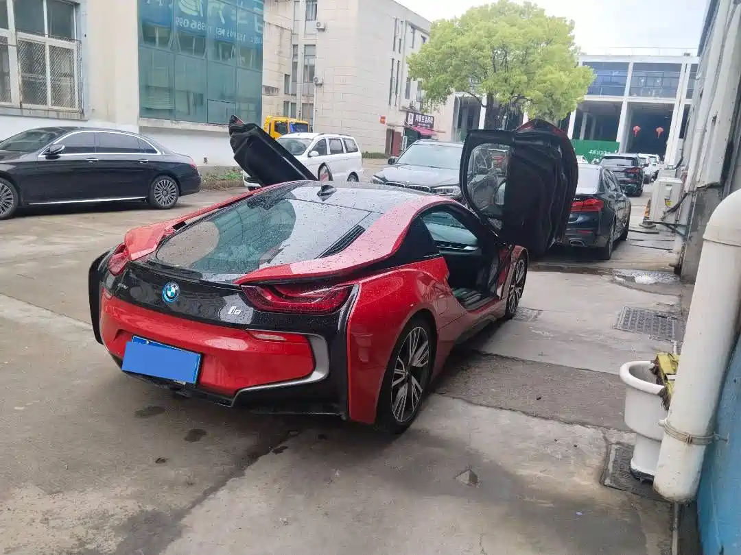 BMW I8