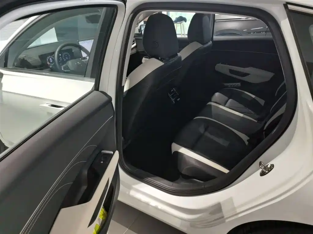 Volkswagen Sagitar 2025 300TSI DSG High-end Model фото 17
