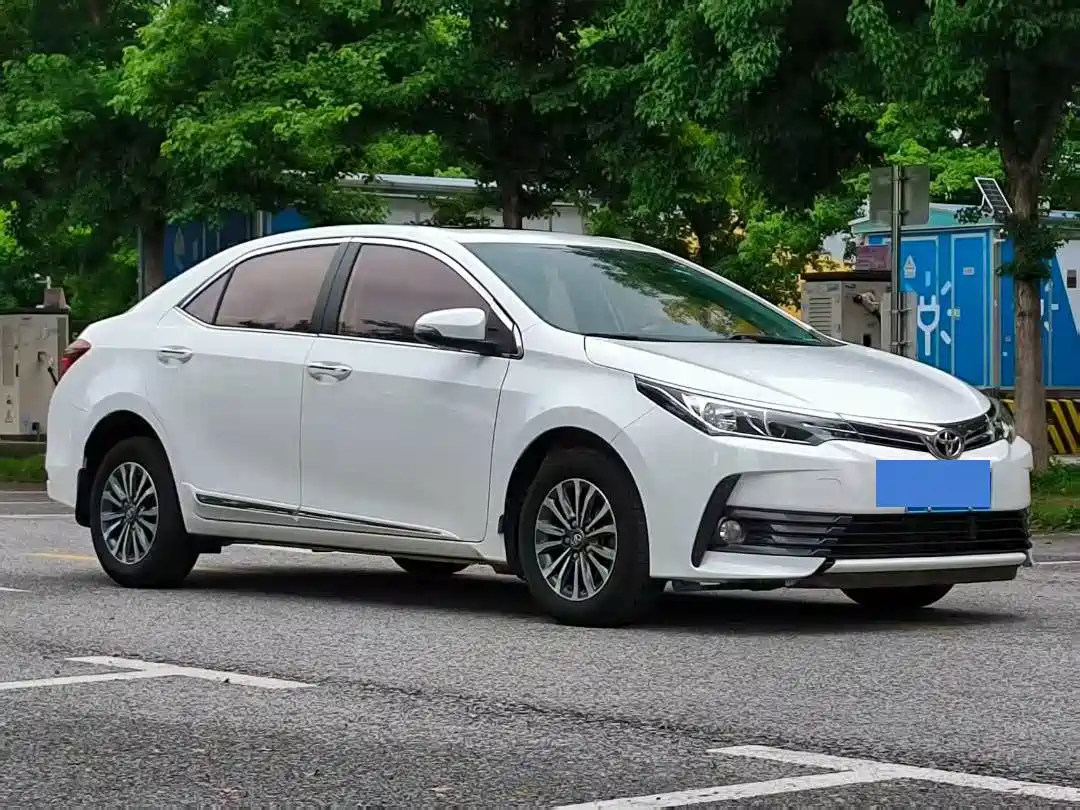 Toyota Corolla 2017 Facelift 1.2T S-CVT GL фото 3