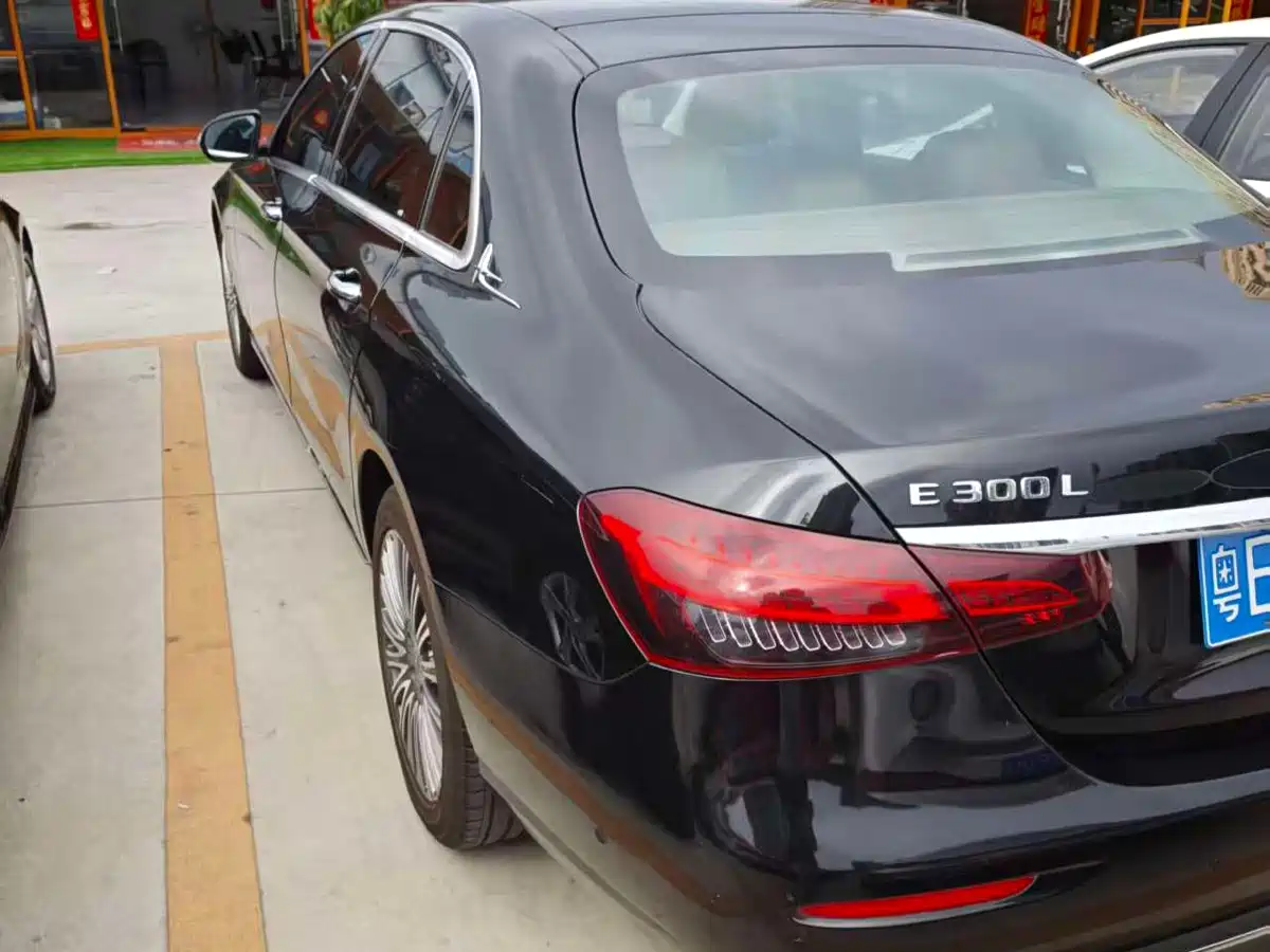 MERCEDES-BENZ E CLASS