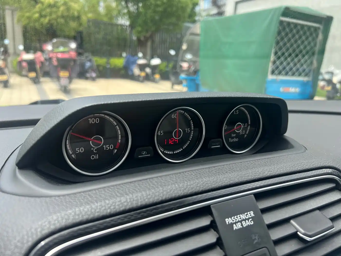 Volkswagen Scirocco 2015 2.0TSI Luxury Edition фото 10