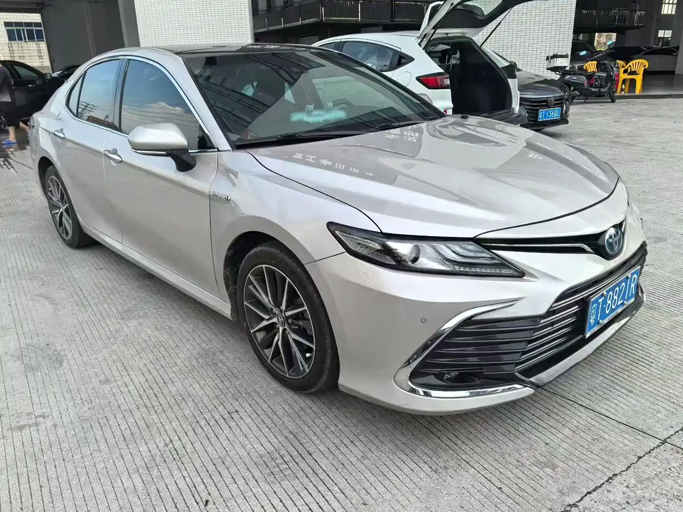 Toyota Camry 2021 Hybrid 2.5HG Luxury Edition фото 2