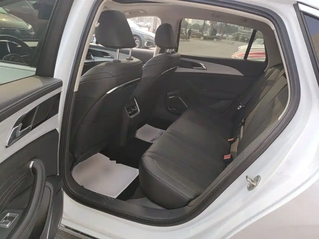 Hongqi H5 2025 1.5T DCT Flag Rhythm 500,000 Units Memorial Edition фото 14