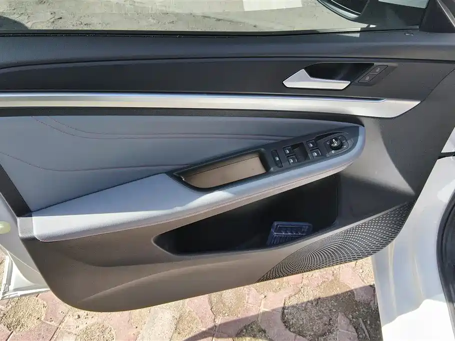 VOLKSWAGEN LINGDU