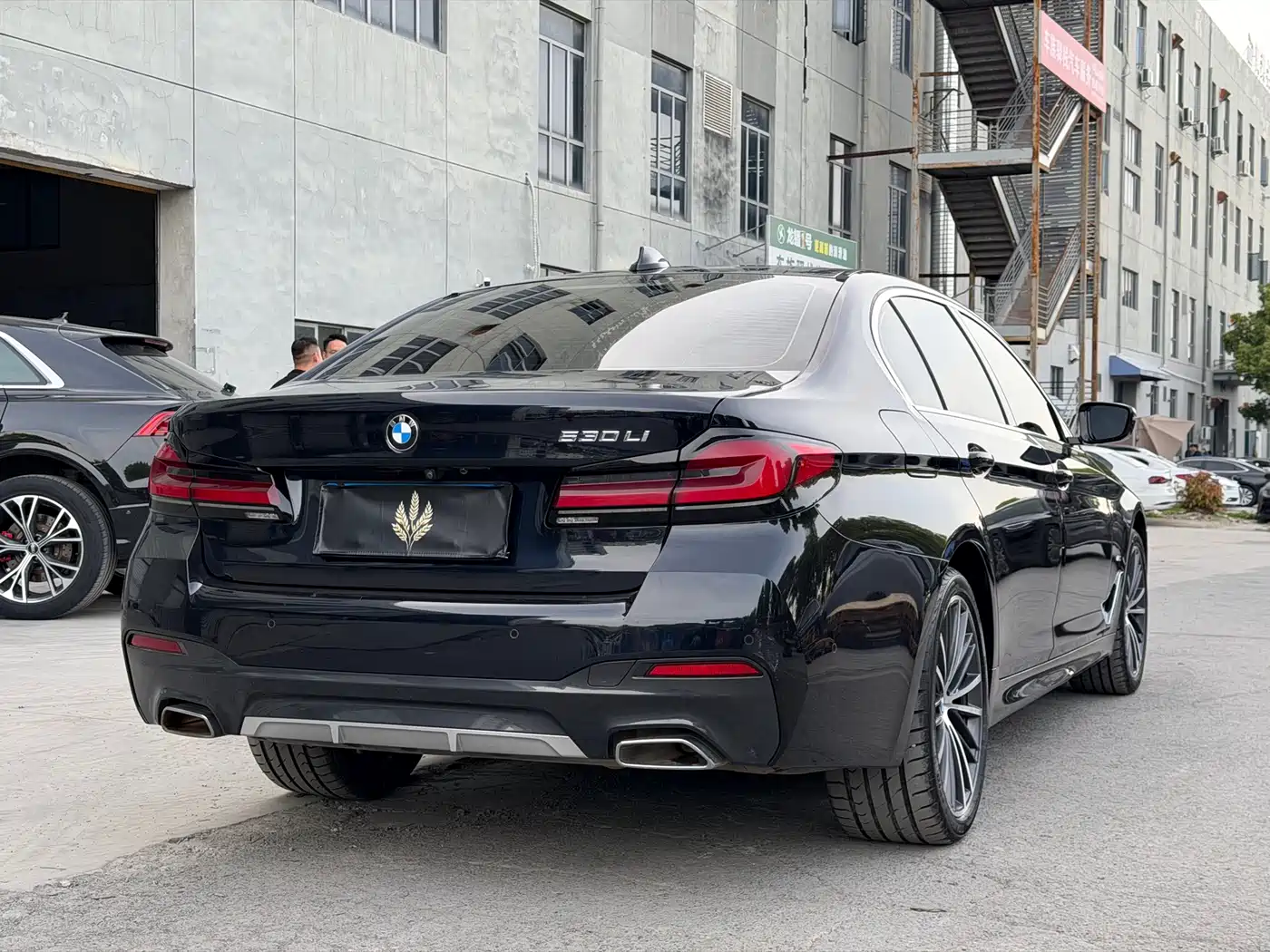 BMW 5 Series 2022 530Li Leading M Sport Package фото 15