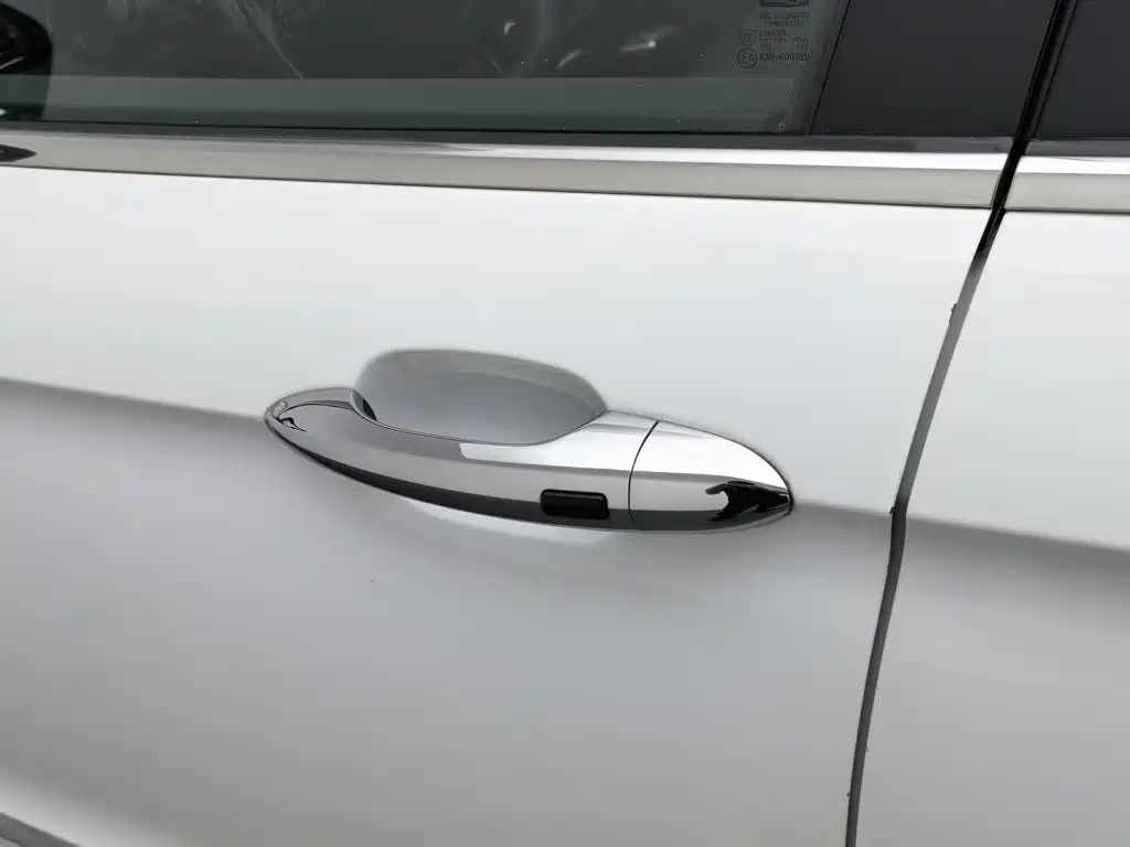 Qoros 3 2017 2016 Sedan 1.6T Automatic Zhizhen
